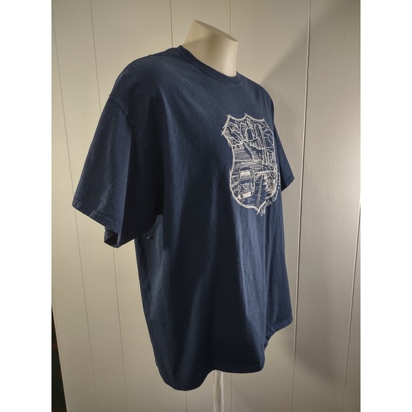 MV Sport T-Shirt 2XL Men VTG Y2K Graphic Tee Navy Cliff Castle Casino Style 207 - Picture 3 of 11